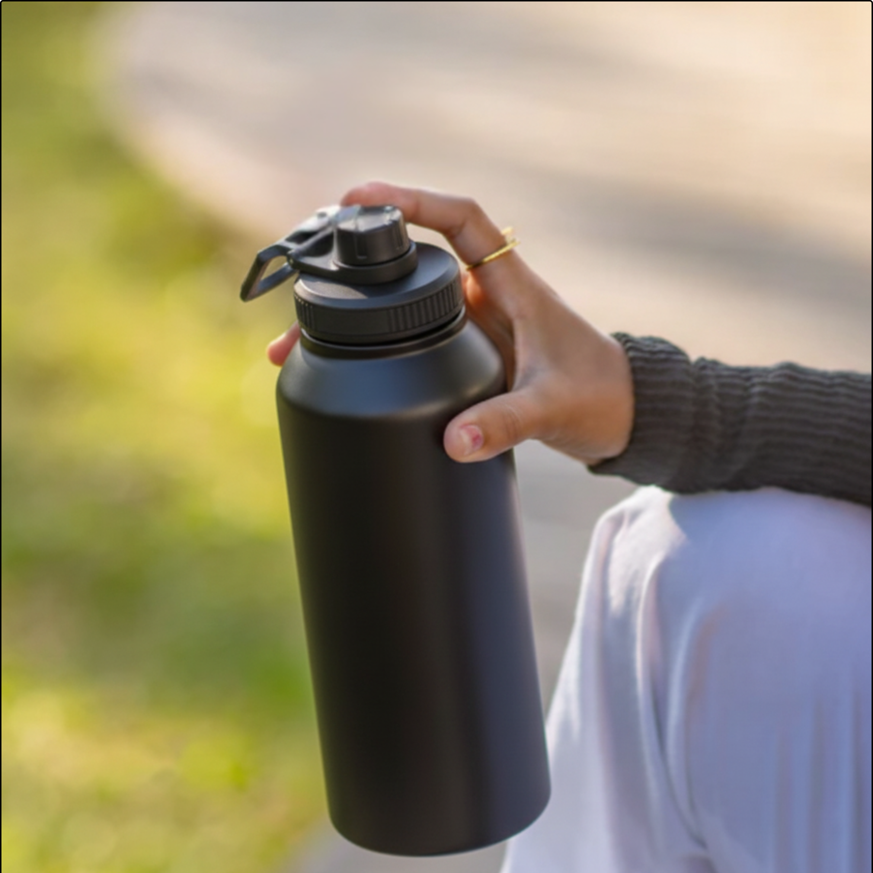 Royal Bottle - Garrafa Térmica com Suporte Magnético para Celular